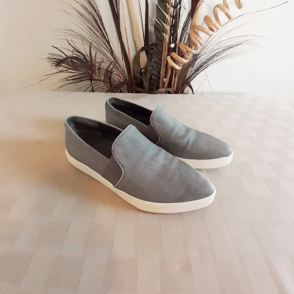 Vince Pierce Denim Pointed Toe Slip On Sne…